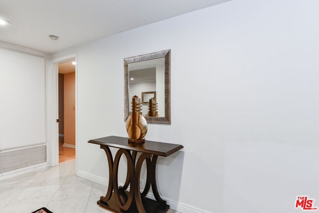 Building Photo - 11755 Montana Ave