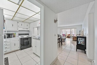 Building Photo - 715 Lori Dr