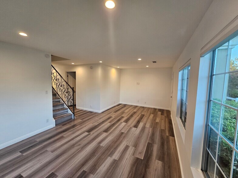 Building Photo - 6501 Vanalden Ave