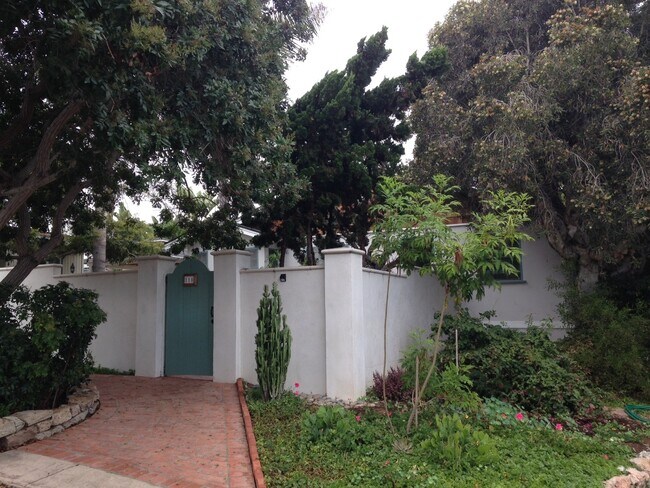 Building Photo - 110 Vista Way