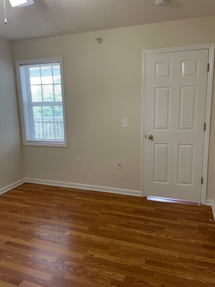 Building Photo - 2010 Wolfmill Drive Unit 304