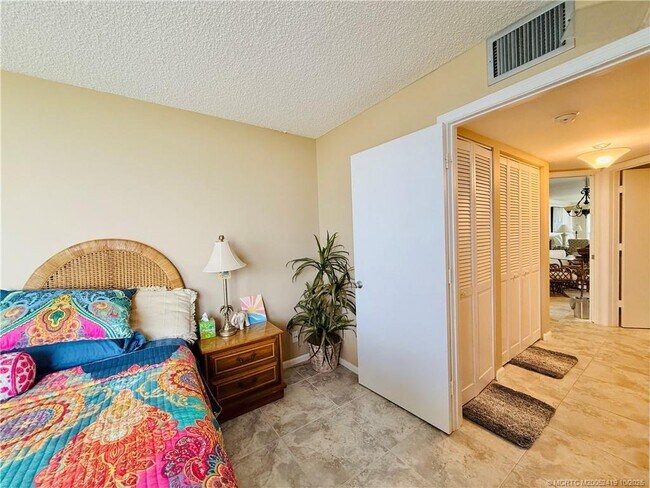 Building Photo - 9500 S Ocean Dr