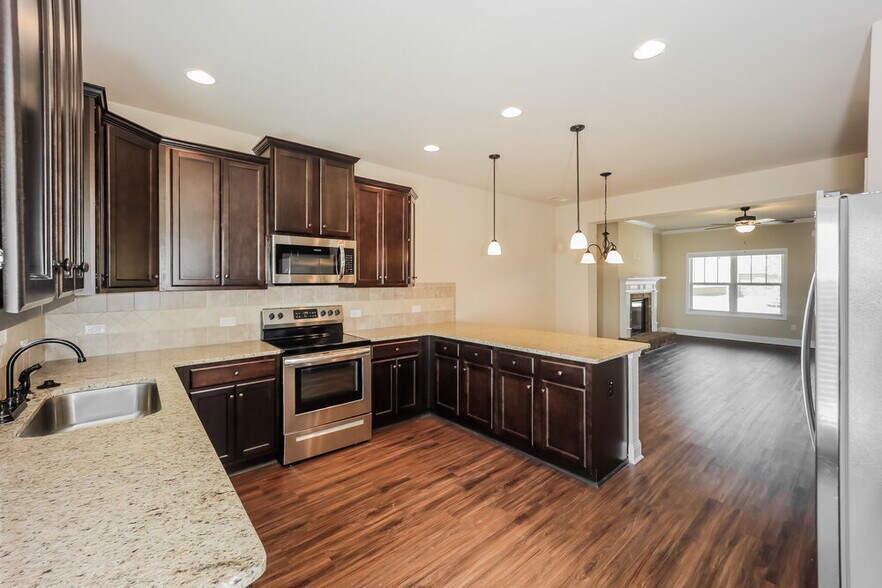 Building Photo - 2386 Walker Dr