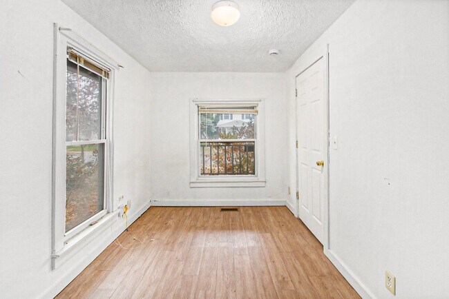 Building Photo - 809 Westmoreland Ave