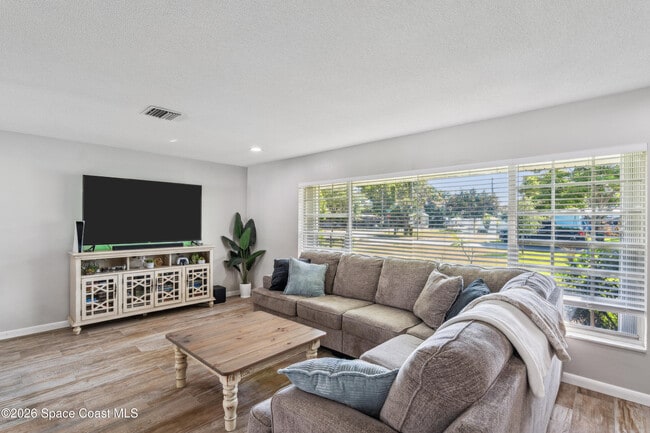 Building Photo - 591 Ponderosa St