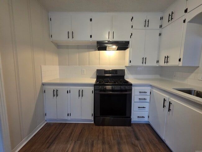 Building Photo - 1626 Davis St