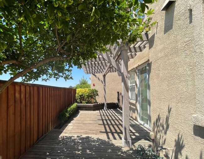 Building Photo - 3102 Cassia Ct