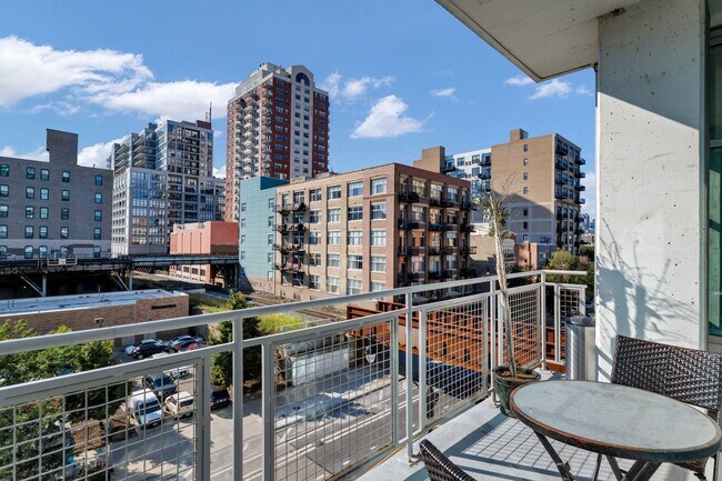 Building Photo - 50 E 16th St