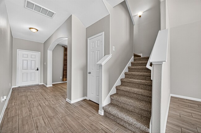 Building Photo - 2111 Castle Gardens Ln