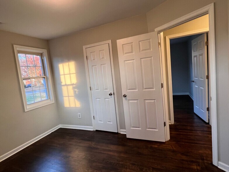 Building Photo - 4608 Eastover Ave