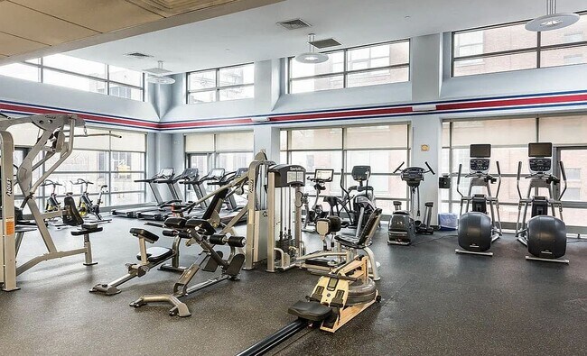 Building Photo - 100 Jay St