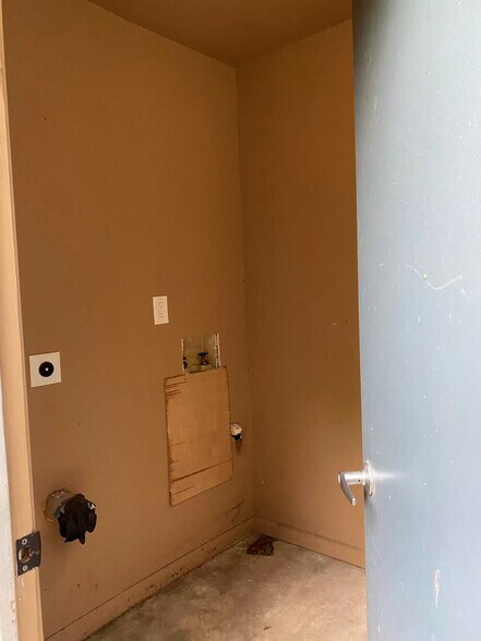 Building Photo - 5002 Blue Spruce Cir