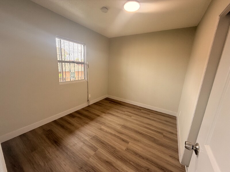 Building Photo - 115 E Colden Ave