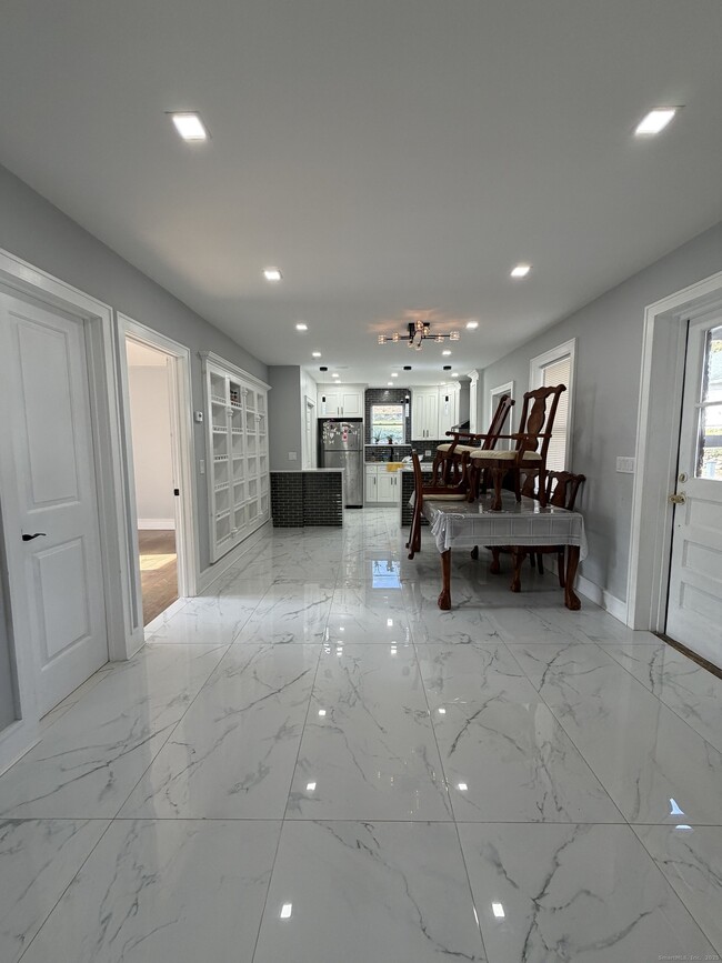 Building Photo - 2964 State St