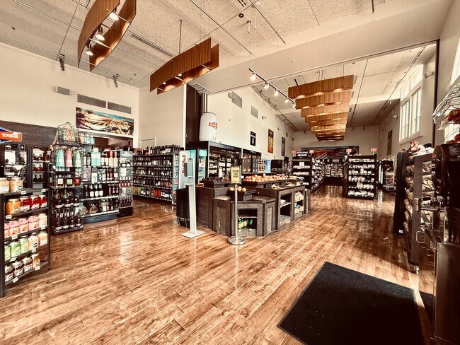 Building Photo - Live in the heart of Lake Las Vegas Village!