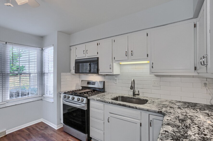 Building Photo - 2624 Hunters Point Dr