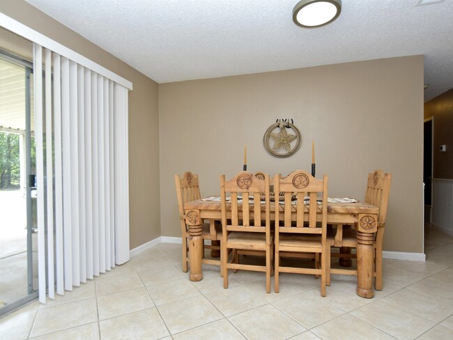 Building Photo - 1301 Post Oak Cir