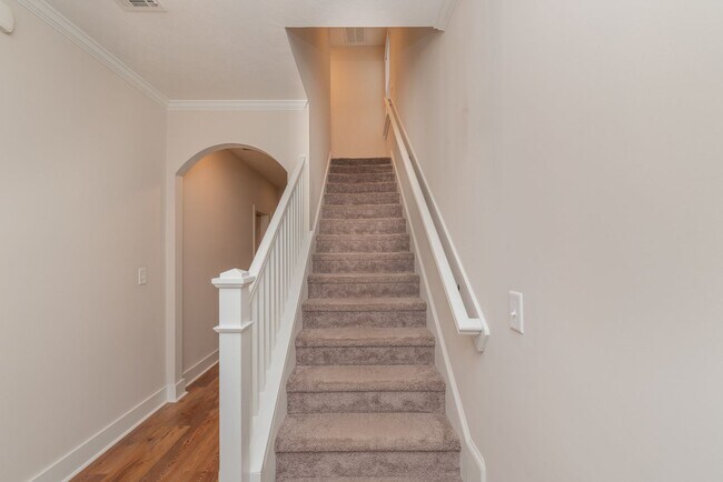 Building Photo - Beautiful and spacious 2 Story in Summerto...