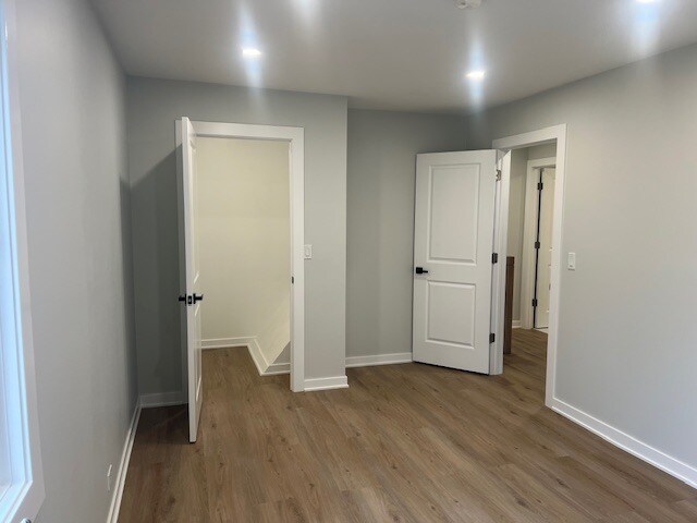 Building Photo - 1085 Cove Dr