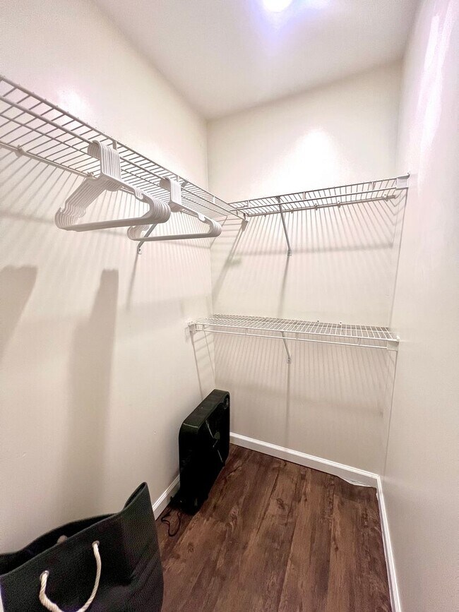 Building Photo - 707 Bagwell Ct