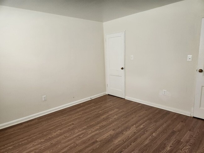 Building Photo - Houston Court