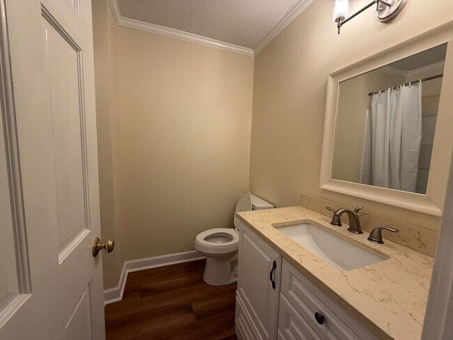 Building Photo - 124 Rock Creek Dr S