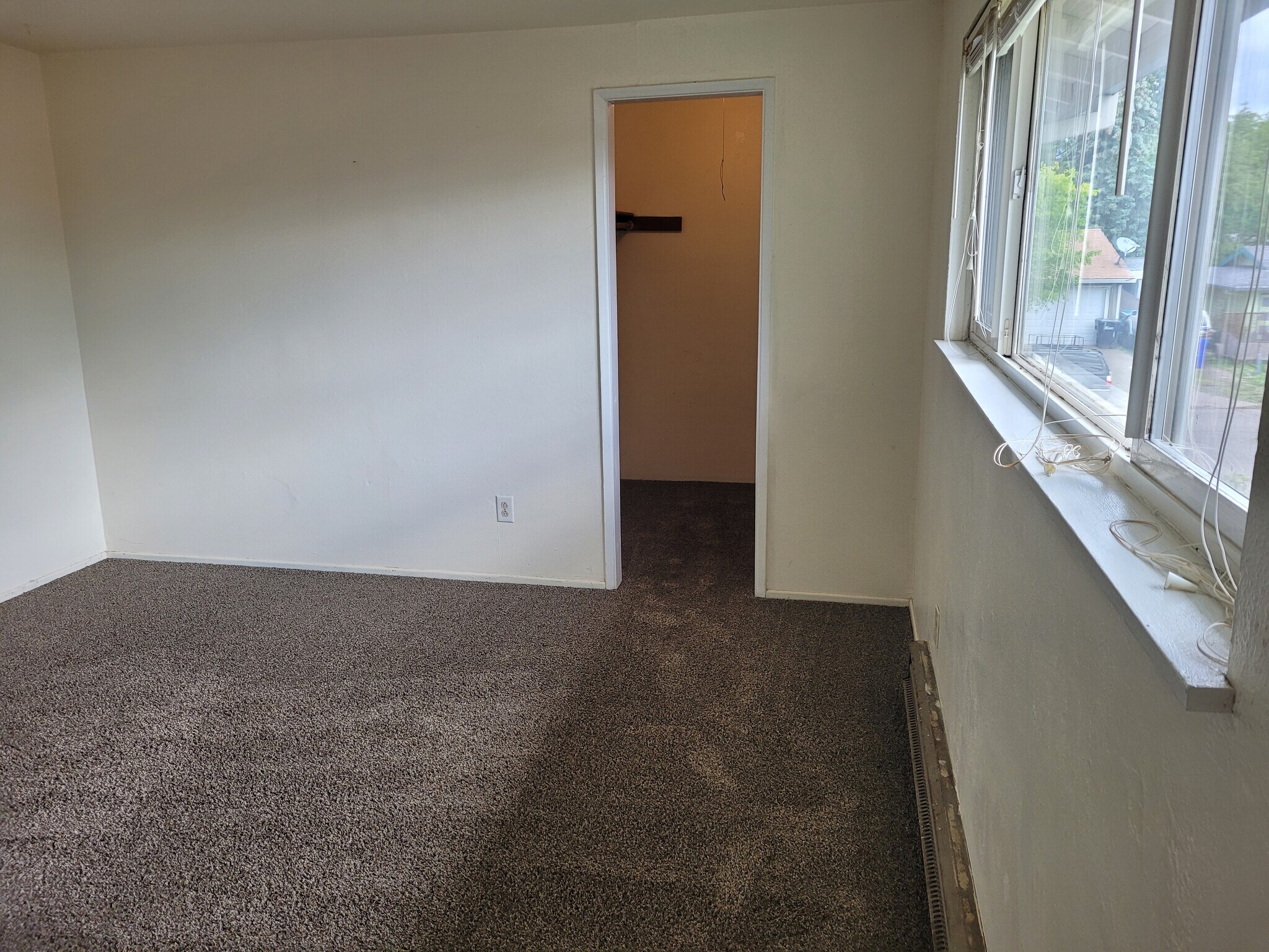unit d master bedroom with walk in closet - 1045 S Jasper St