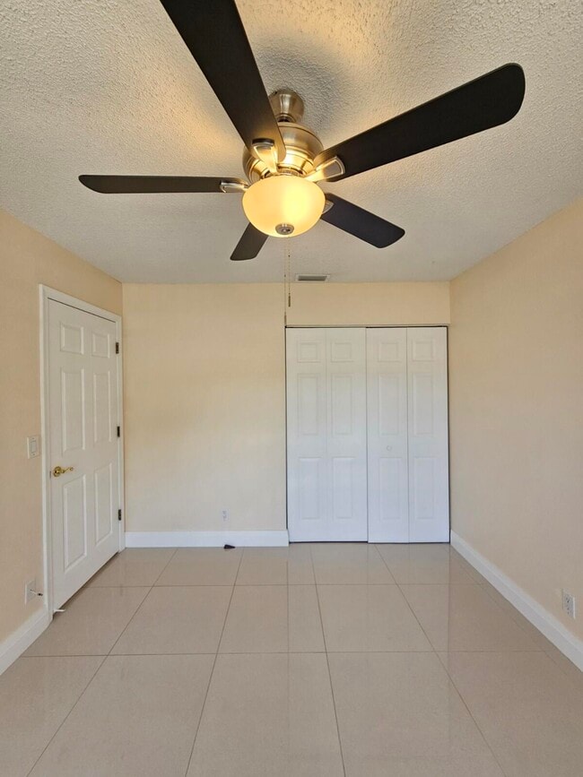 Building Photo - 480 Hardwood Pl