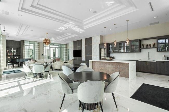 Building Photo - 495 E Royal Palm Rd