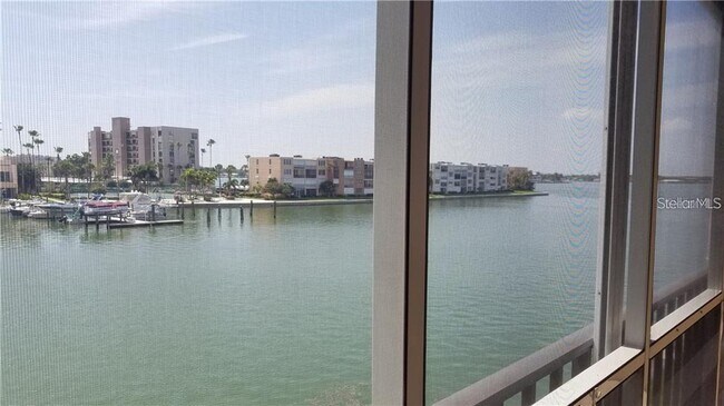 Building Photo - 7420 Bay Island Dr S