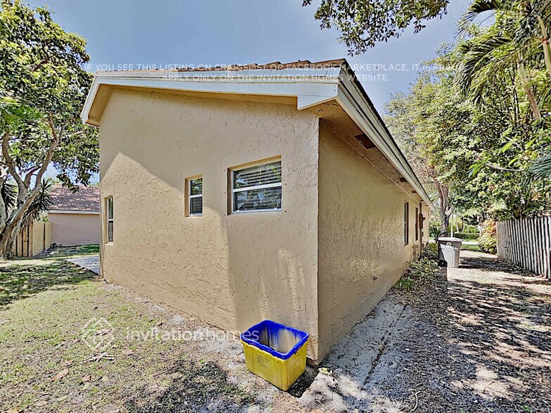 Building Photo - 8640 Tourmaline Blvd