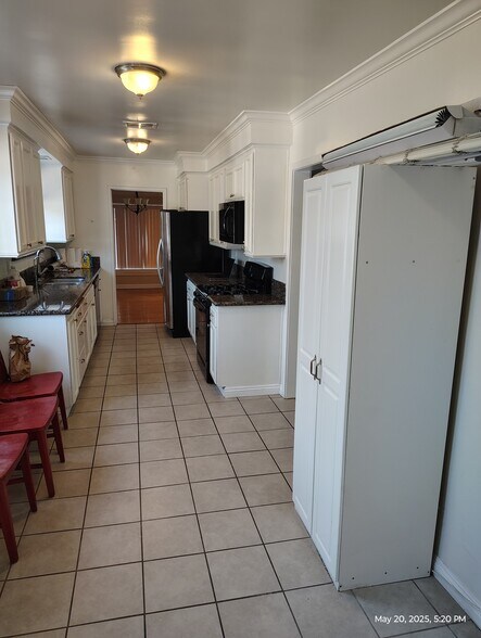 Building Photo - 4734 Allott Ave