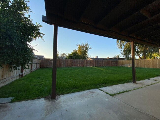 Building Photo - Gorgeous 3 BD 2 BA remodeled home availabl...
