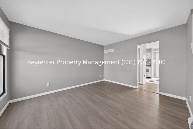 Building Photo - Parkcrest Dr - 924