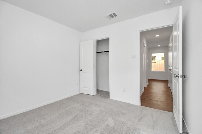 Building Photo - 1611 Windrose Bnd