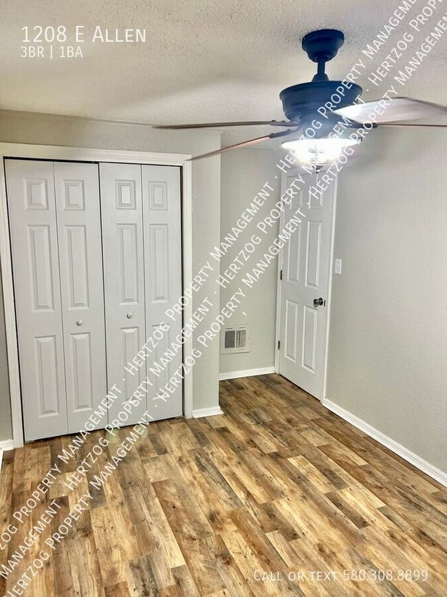 Building Photo - 1208 E Allen-