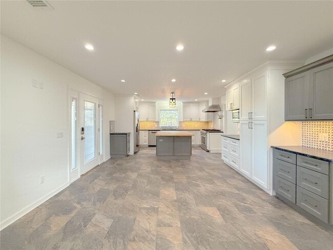 Building Photo - 2827 Sanctuary Ln