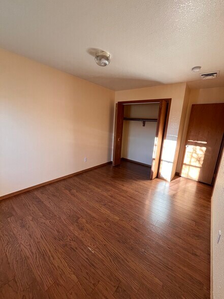 Secondary bedroom with closet - 507 Chipeta Trl