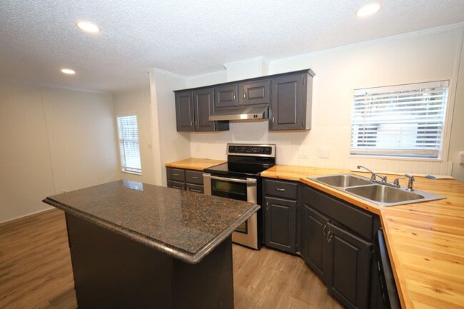 Building Photo - 5493 Griffin Dr