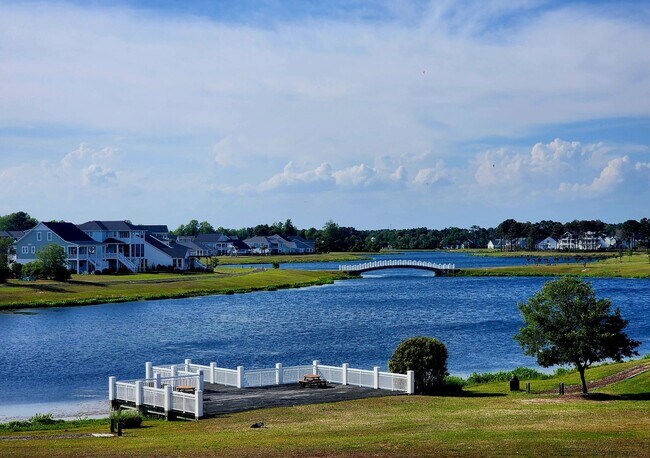 Building Photo - Home Available in Summerhouse on Everett Bay! Showings Coming Soon.