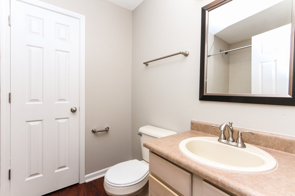 Building Photo - 2425 Woodmont Ct