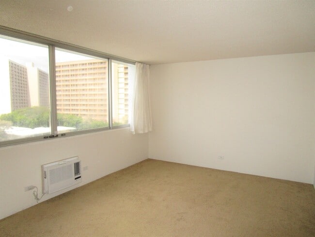 Building Photo - 1560 Kanunu St