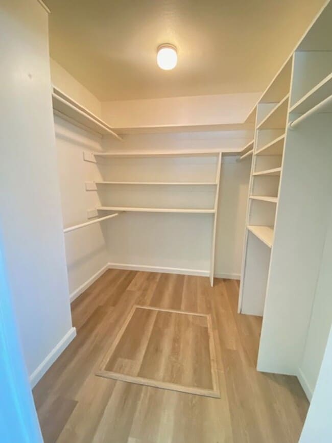 Building Photo - Updated property with luxury Appliances in a prime location in Livermore