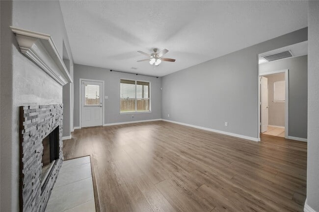 Building Photo - 22028 Knights Cove Dr