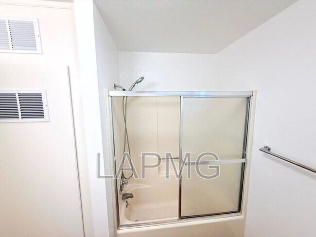 Building Photo - 207 N Mathews St