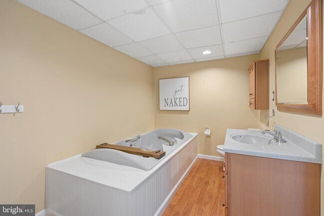 Building Photo - 8109 Broadview Dr