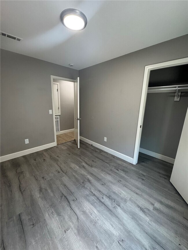 Building Photo - 2729 Lenox Ct