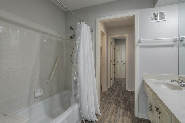 Building Photo - {11409} Updated Duplex in Fantastic Location + Two Car Garage + Main Level Master + Covered Deck