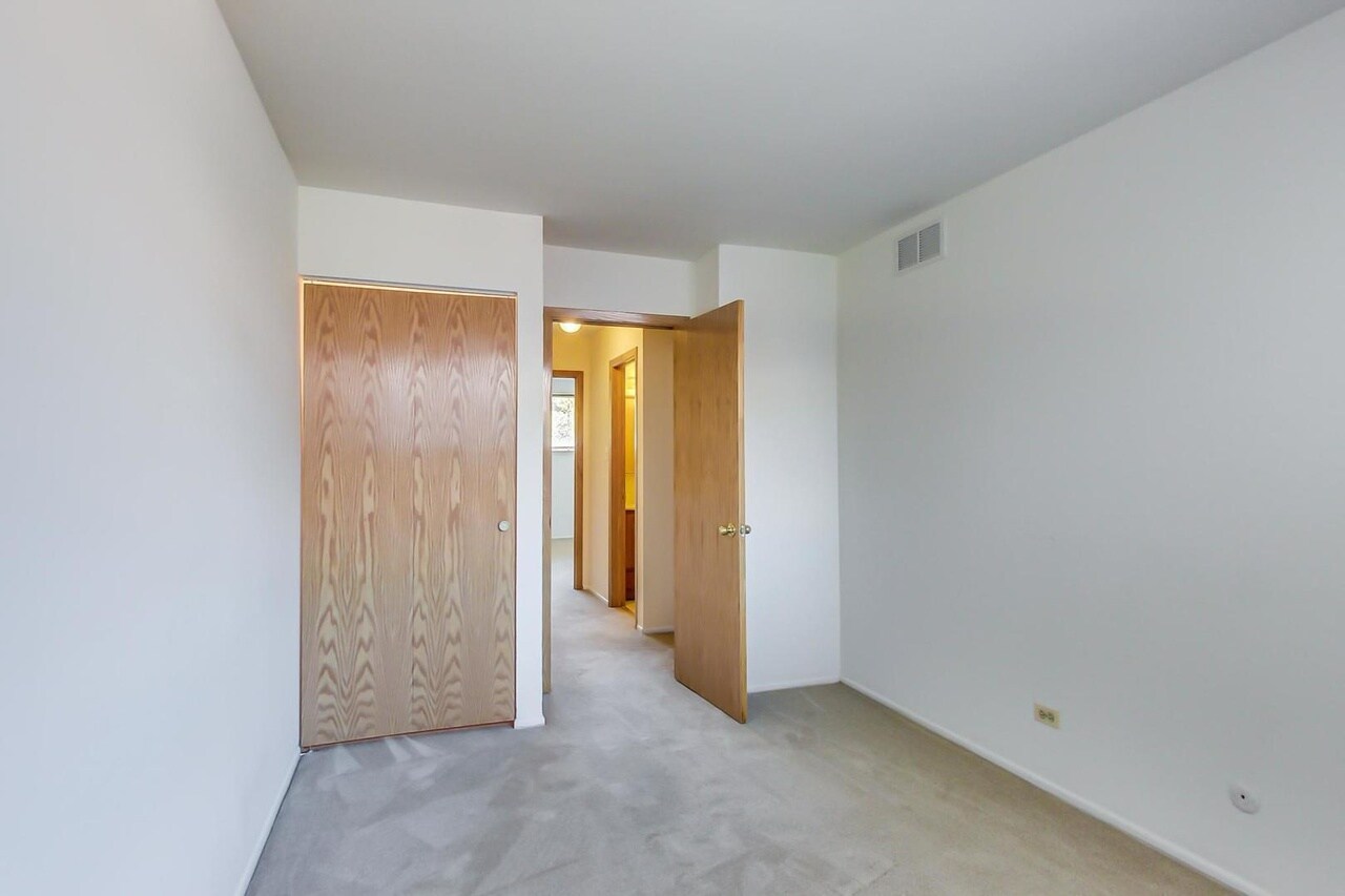 Building Photo - 827 S Racine Ave
