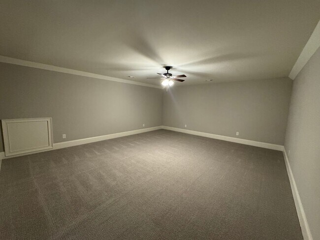 Building Photo - Grandeur Brick 4/3.5 with Bonus Room in The Oaks at Collinwood- $3,295